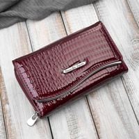 portfel damski skórzany lakierowany z tłoczeniem croc