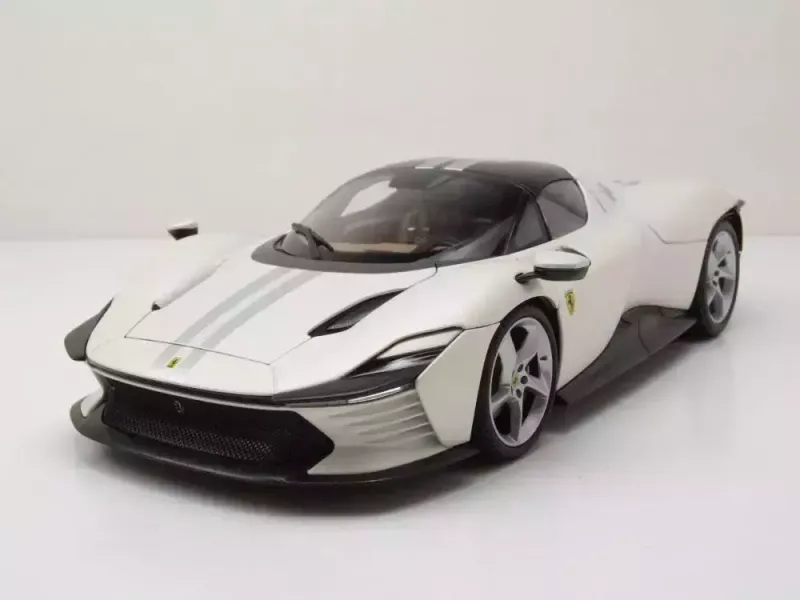 Ferrari Daytona SP3 white 1:18 BBURAGO zdjęcie 1