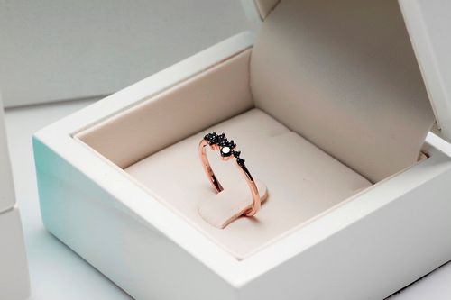 staviori | pierścionek z czarnymi diamentami w różowym złocie 14 na Arena.pl