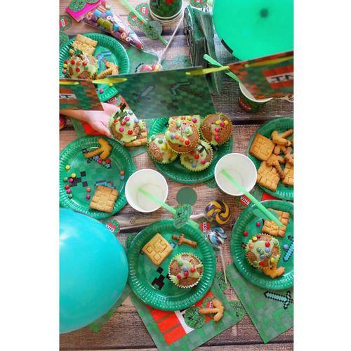 Talerzyki papierowe Piksele Minecraft 18cm na Arena.pl