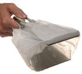 Praktyczny i kompaktowy zbieracz psich odchodów Ferplast Nippy + 24 torebki
