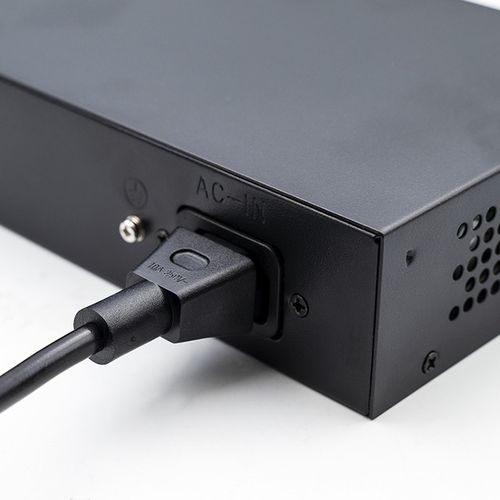 Qoltec Switch PoE 4x RJ45, 1x Uplink, 1x SFP, 65W na Arena.pl