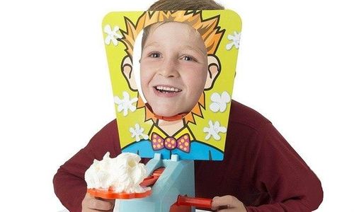 EPEE SPLAT GAME CIASTEM W TWARZ na Arena.pl