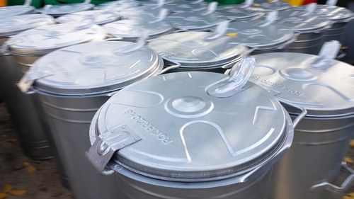 Pojemnik metalowy na śmieci popiół 110l ocynk koła na Arena.pl