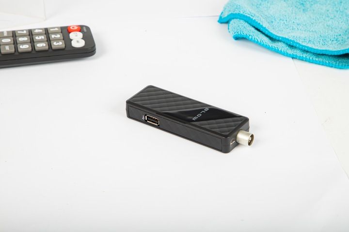 DEKODER TUNER TV DVB-T2 HEVC H.265 FULL HD MINI STICK PILOT ZESTAW zdjęcie 4