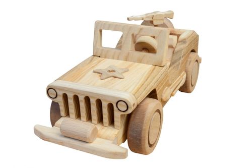Model z drewna samochodu "Willys MB" na Arena.pl