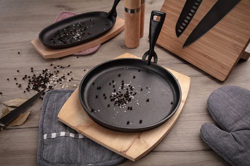 talerz półmisek patelnia żeliwna z deską drewnianą banquet na Arena.pl