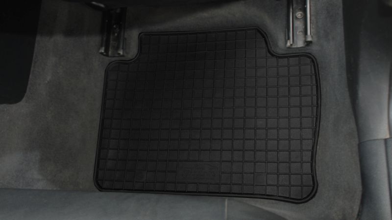 Dywaniki dedykowane do BMW F30 / F31 TUNEL zdjęcie 15