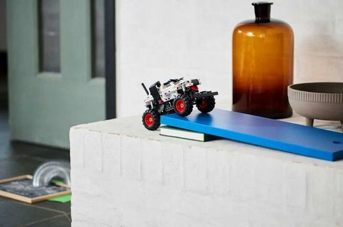 42150 - LEGO Technic - Monster Jam Monster Mutt Dalmatian na Arena.pl