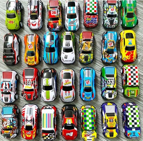 DUŻY ZESTAW SAMOCHODÓW METALOWE AUTKA RESORAKI AUTKO Z NAPĘDEM + AKCESORIA na Arena.pl