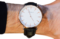 Elegancki męski zegarek czarny, skórzany pasek, biała tarcza, złota koperta