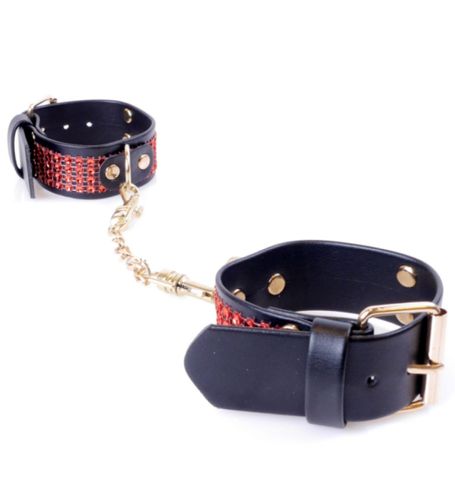 Kajdanki z czerwonymi cekinami na Arena.pl