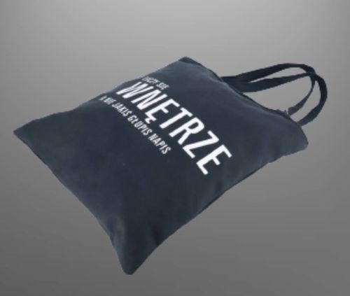 TORBA torebka z napisem ,,LICZY SIĘ WNĘTRZE A NIE JAKIŚ ... '' czarna na Arena.pl