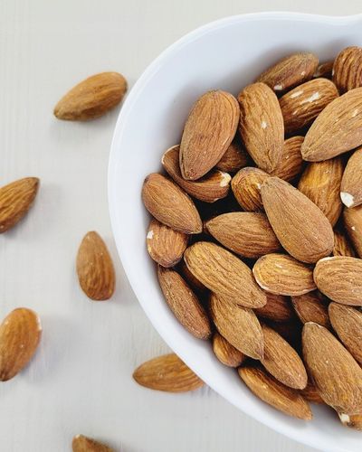 MIGDAŁY CAŁE DUŻE 1kg najlepsze wielkie chrupiące naturalne świeże jakość na Arena.pl
