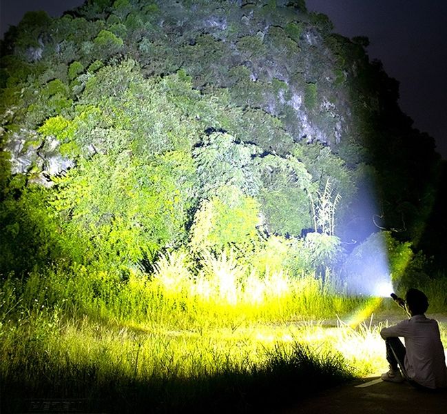 Mocna solidna latarka LED 15000lm 1000m USB Zoom zdjęcie 12