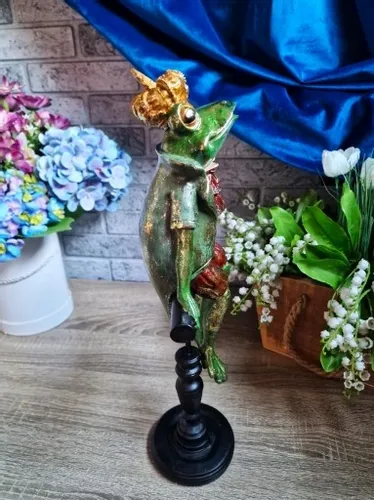 FIGURKA FIGURA ŻABA ŻABKA SIEDZĄCA W KORONIE model II na Arena.pl