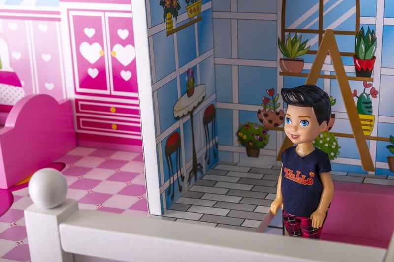 Śliczny drewniany domek dla lalek do wysokości ok. 18 cm zdjęcie 4