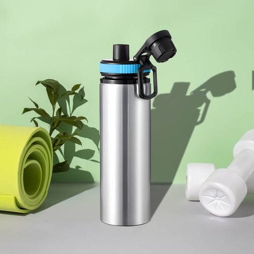 Srebrny bidon 850 ml - z rączką i zamykanym ustnikiem - z Twoim nadrukiem - niebieska opaska na Arena.pl