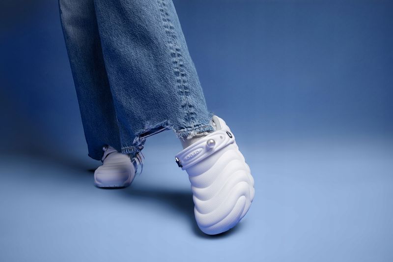 Crocs Damskie Ocieplane Buty Chodaki Classic Lined Overpuff Clog 38-39 zdjęcie 7