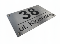 Tabliczka adresowa ze srebrnego dibondu 30x20 cm z dystansami mocującymi