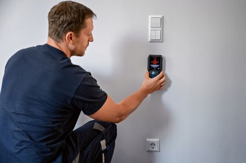 WYKRYWACZ METALI PRZEWODÓW DREWNA BOSCH cyfrowy detektor Bosch GMS na Arena.pl