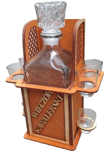 karafka z kieliszkami konfesjonał Wieczór Kawalerski na Arena.pl