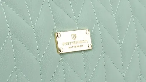 jednokomorowa kosmetyczka damska ze skóry ekologicznej w jodełkę na Arena.pl