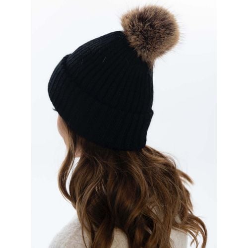 czarna czapka z pomponem do zimowych stylizacji - peterson na Arena.pl