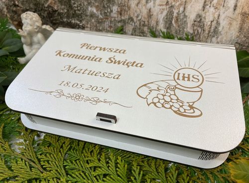 PAMIĄTKA PIERWSZEJ KOMUNII ŚWIĘTEJ Prezent Pudełko na Komunię BIAŁE na Arena.pl