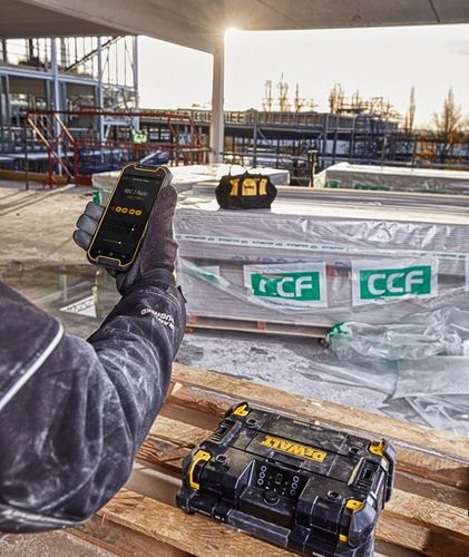 Radio budowlane Bluetooth TSTAK DEWALT DWST1-81078 z funkcją ładowarki na Arena.pl