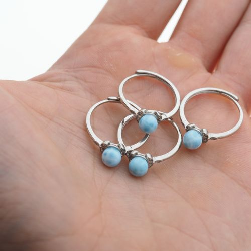 Pierścionek regulowany - okrągły Larimar i cyrkonie w srebrze rodowanym na Arena.pl