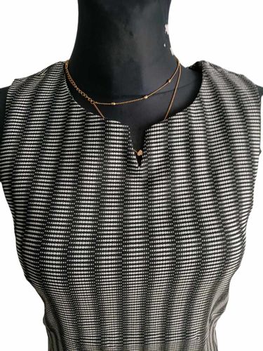 Prosta sukienka w paski na Arena.pl