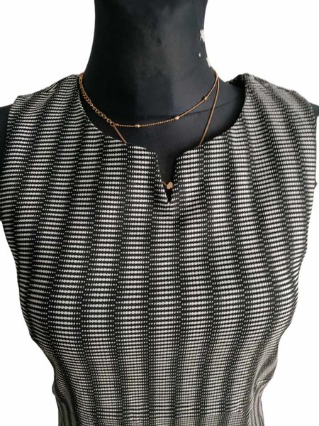 Prosta sukienka w paski zdjęcie 1