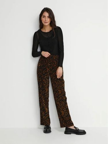 Cream spodnie damskie na Arena.pl