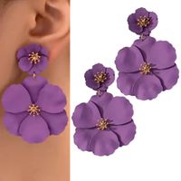 modne kolczyki kwiatowe złote róż długie efektowne wizytowe wyjściowe LATO