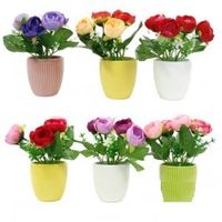 kwiat sztuczny w doniczce