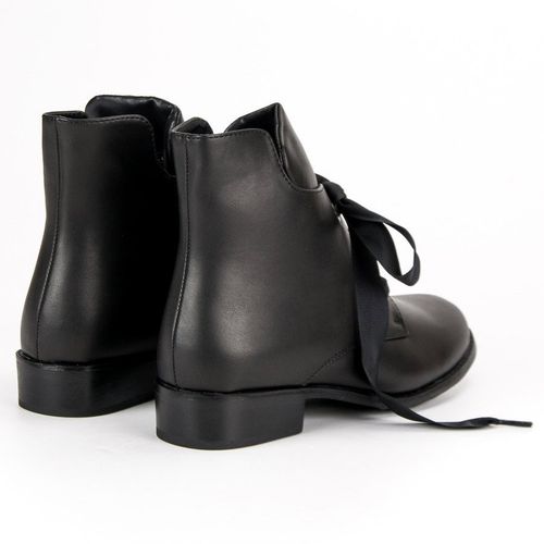 Wiązane botki r.39 na Arena.pl