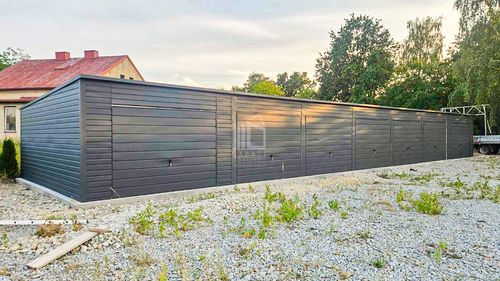 Rząd garaży 24x5,5m - 7x brama uchylna - antyracyt - dach spad w tył ID785 na Arena.pl
