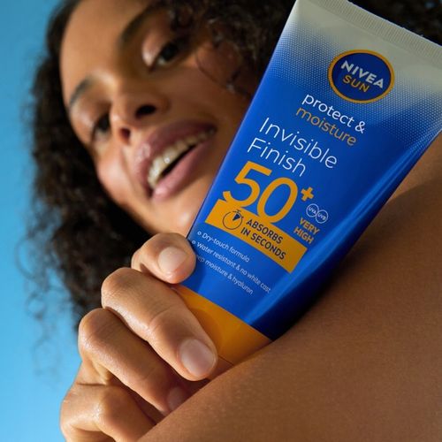 NIVEA SUN Protect & Moisture Invisible Finish balsam do opalania na Arena.pl