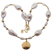 Naszyjnik z aztecką blaszką - Białe Perły hodowane i srebro złocone