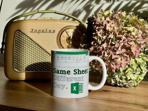 ŚMIESZNY KUBEK NA PREZENT DO PRACY BIURA SAME SHEET DIFFERENT DAY EXCEL na Arena.pl