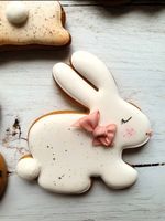 CIASTKO ZAJĄCZEK WIELKANOCNY Z KOKARDKĄ