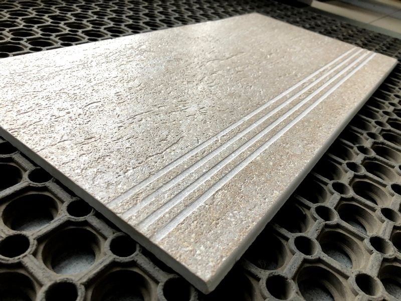 TRAWERTYN na schodach, płytka na schody 30x60 zdjęcie 1