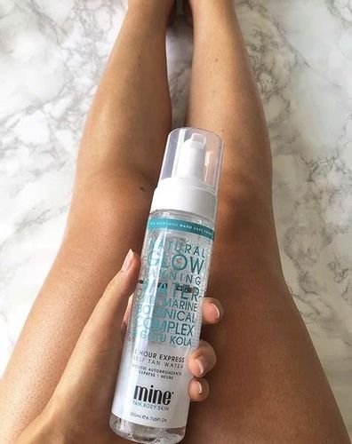 MineTan Natural Glow Pianka Stopniowo Brązująca 200ml na Arena.pl