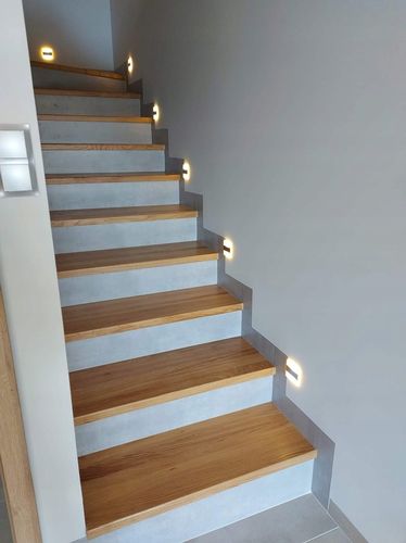 Oświetlenie schodowe oprawa lampka schodowa LED 230V Q31 Złota / na Arena.pl