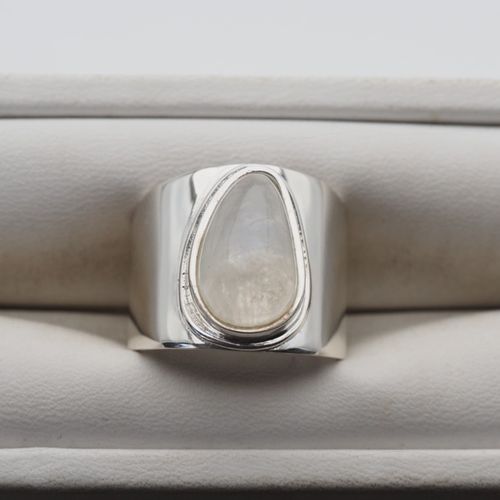 Pierścionek sygnet- Kamień Księżycowy i srebro (rozmiar 20) na Arena.pl