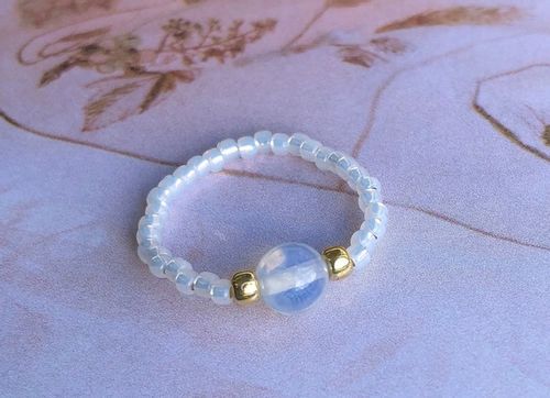 ELASTYCZNY PIERŚCIONEK KORALIKI OPAL na Arena.pl