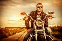 FOTOTAPETA MĘŻCZYZNA na motorze dziki zachód HIT!