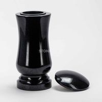 Elegancki wazon granitowy na cmentarz z granitową pokrywką StoneOnline