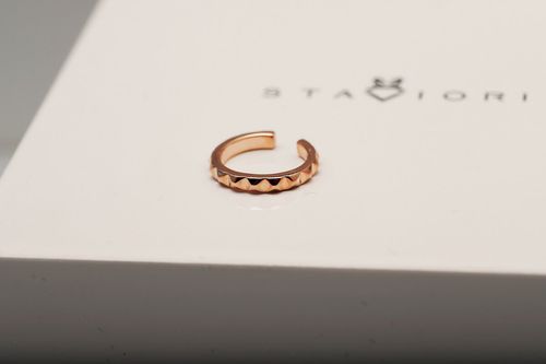 srebrny kolczyk / mankiet do ucha pozłacany różowym złotem na Arena.pl